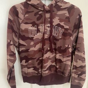 Burgundy Camo Old Navy Crop-Sweatshirt